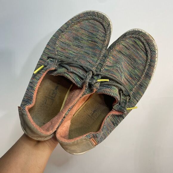 5 for $25🔥Hey Dudes Wendy Peacock Pink Loafers Youth Size 4-5 - Picture 1 of 10